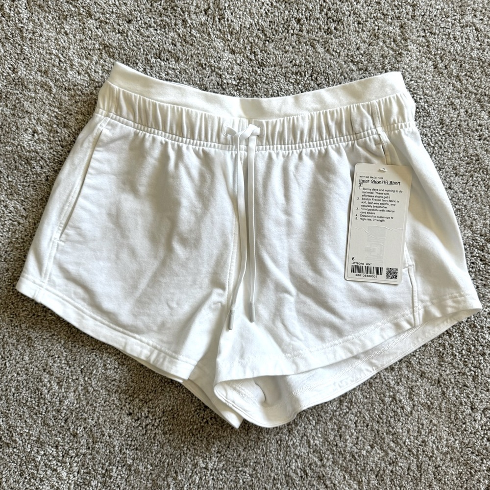 Lululemon Inner Glow High Rise Short 3” Size 6